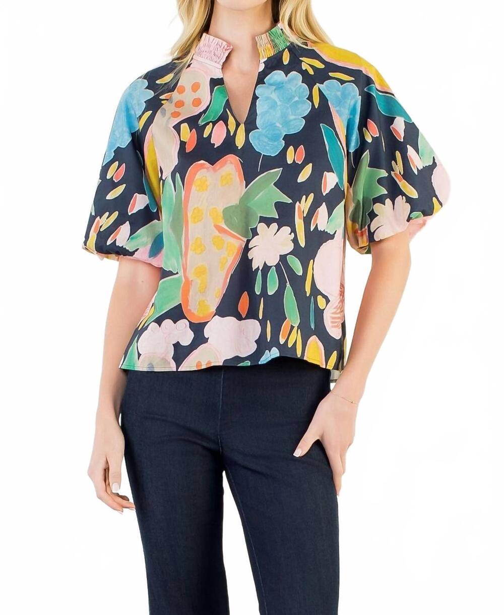 NEW THML floral pattern v-neck top in navy
